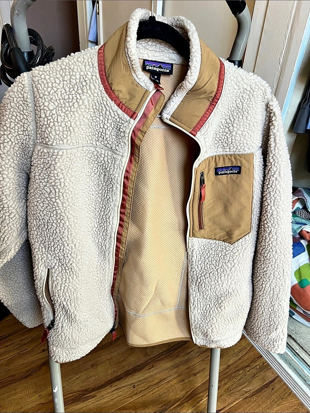 Patagonia women’s Classic Retro-X Jacket Fleece White & Brown Medium